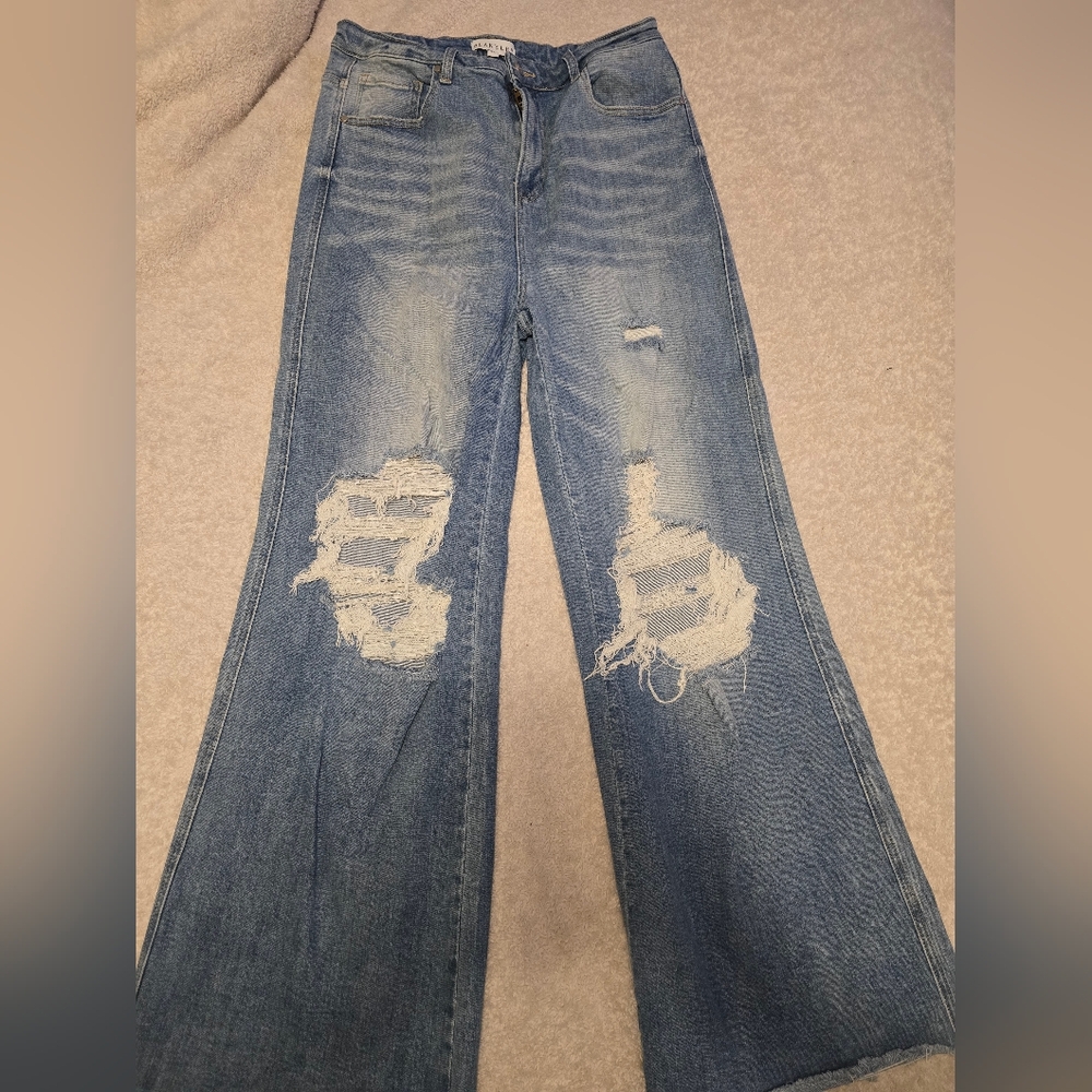 Trendy Distressed Wide Leg Jeans in Classic Blue